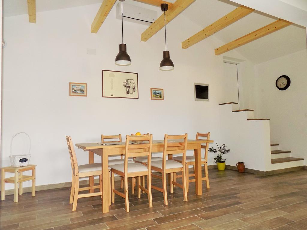 Apartment Thea Pula Ngoại thất bức ảnh